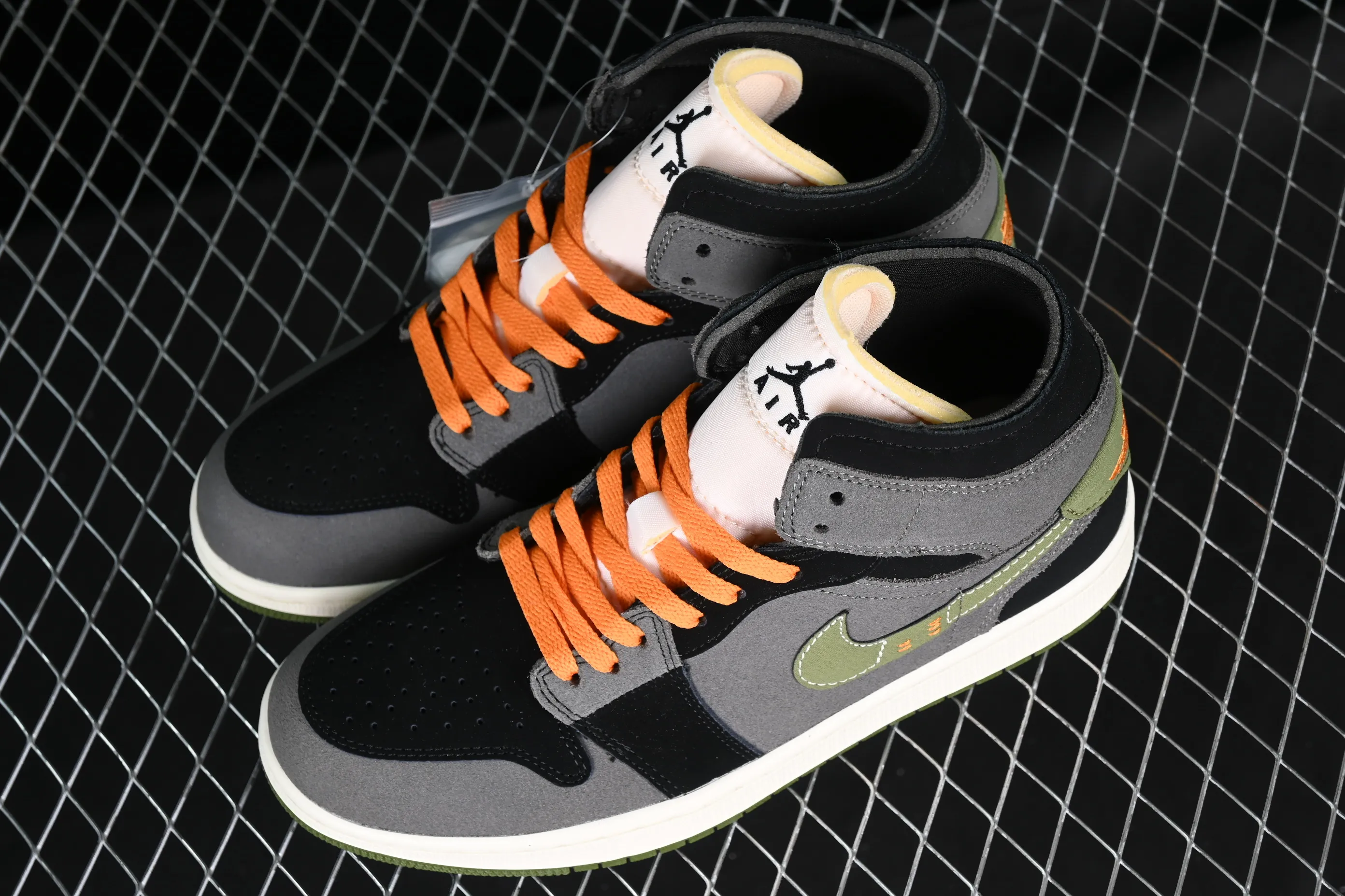 All categories Air Jordan Jordan series basketball shoes Air Jordan 1 Mid Air Jordan 1 Mid SE "Craft" AJ1 Joe 1 black coal gray China casual sneakers FD6817-003